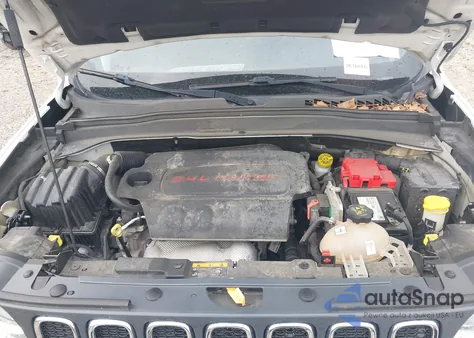 2018 Jeep Renegade Latitude 4X4 из США, поврежденный, VIN ZACCJBBB5JPH98897